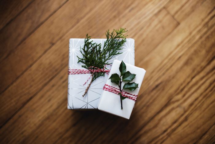 ’Tis the Season of Celebrating: 10 Sobriety Gift Ideas for Someone New in Addiction Recovery